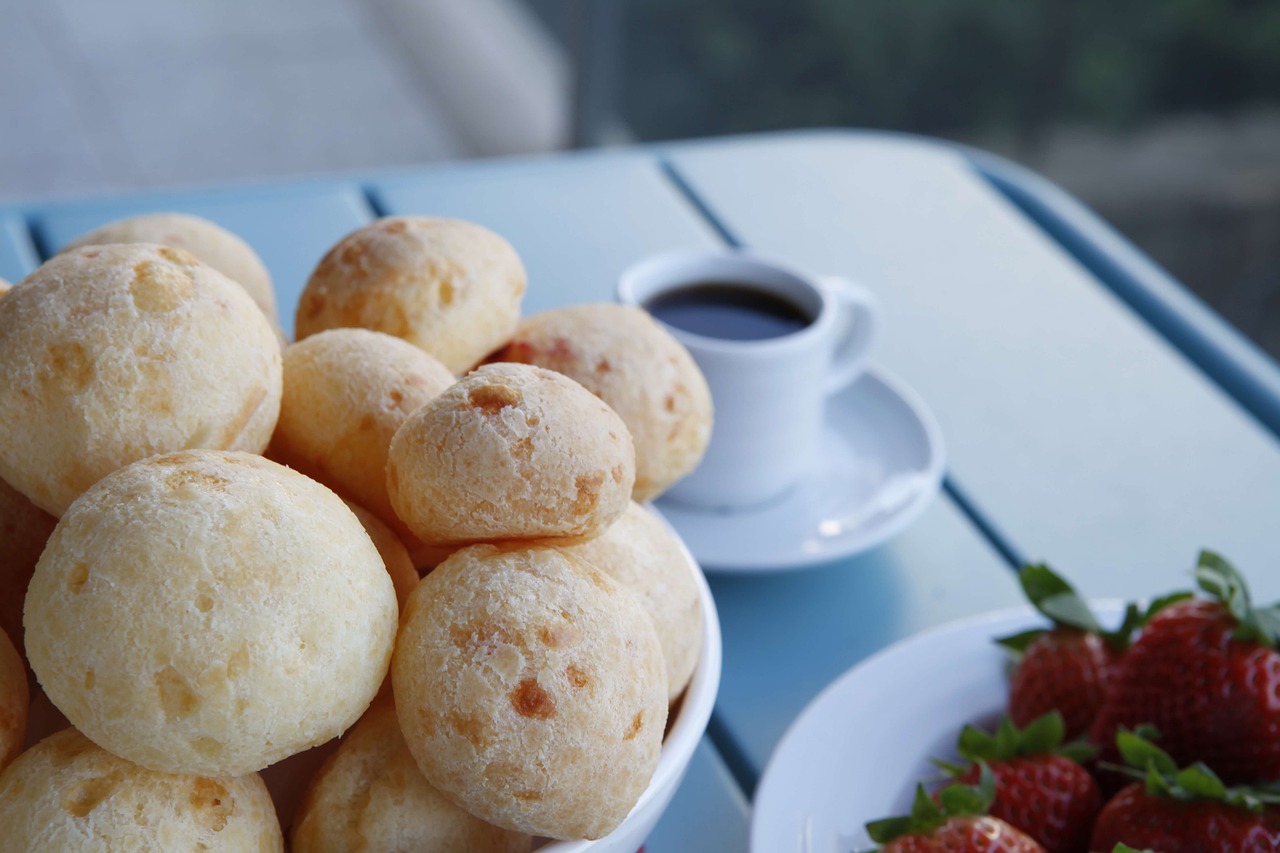 Como fazer pão de queijo caseiro delicioso: confira agora