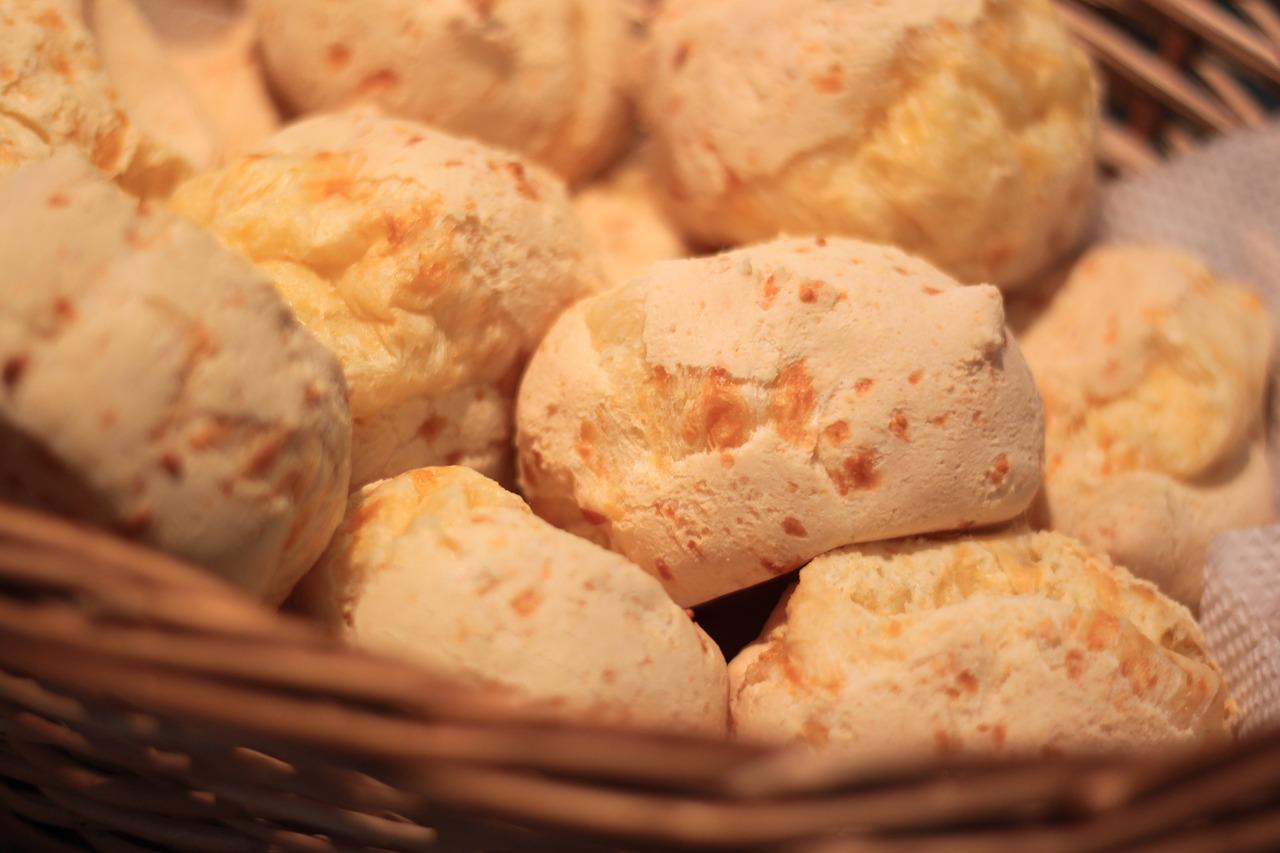 Como fazer pão de queijo caseiro delicioso: confira agora